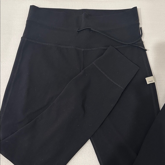 Vuori Black Daily Leggings with drawstring - Picture 5 of 8